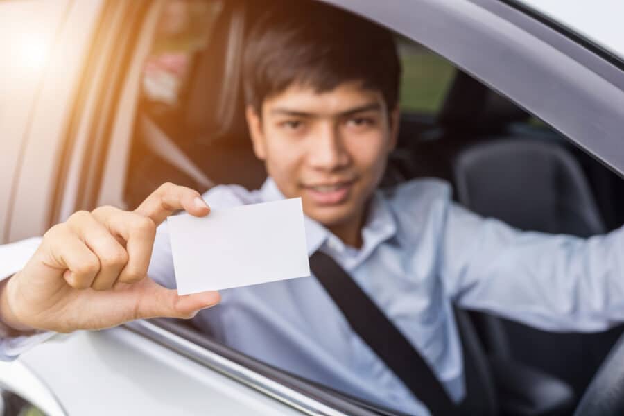 O bloqueio da CNH é uma situação que pode trazer sérias consequências para os condutores, pois impede o uso legal da carteira de habilitação.