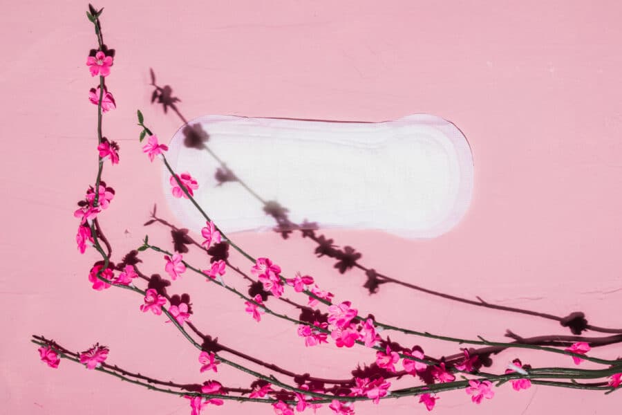 O período menstrual pode trazer muitas dúvidas, especialmente quando o assunto é o conforto e a segurança durante a noite. 