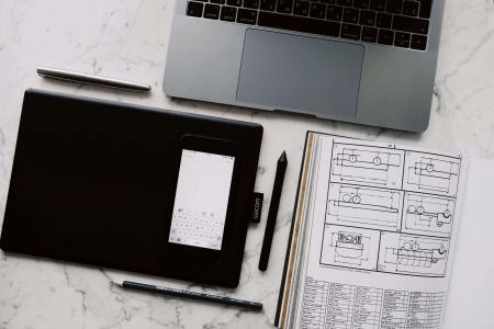 Tablet ou notebook: qual é a melhor opção para os estudos na faculdade?