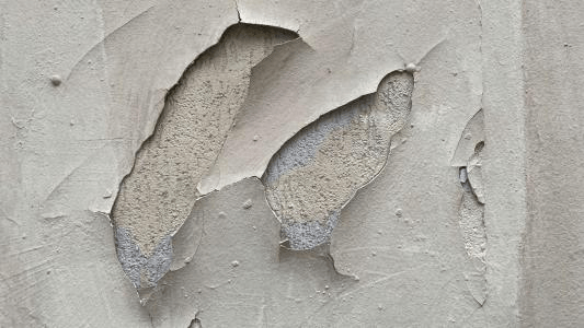 Por que a pintura da parede descasca e como resolver esse problema de vez?